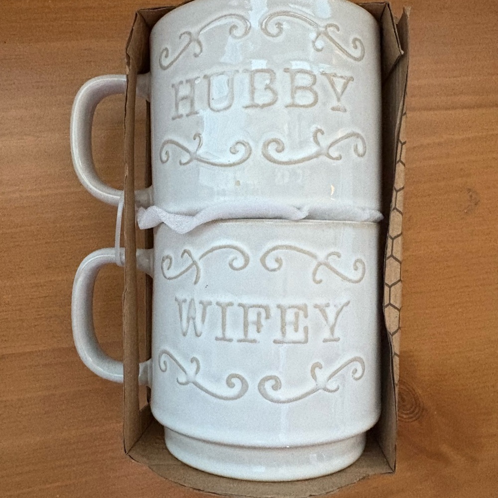 Couples “Hubby and Wifey” Mug Set
